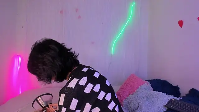 Snapshot of CelesteXCute chatting on February 14, 2026, 9:33 pm CelesteXCute online show from February 14, 2026, 9:33 pm