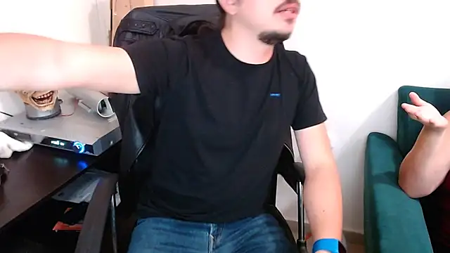 Snapshot of webothtwo chatting on January 13, 2025, 3:04 pm webothtwo online show from January 13, 2025, 3:04 pm