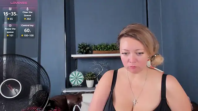 JesiaFoxi online show from September 13, 2025, 10:37 am