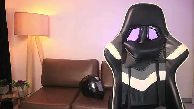 ashleyvalirya online show from February 13, 2026, 4:08 am