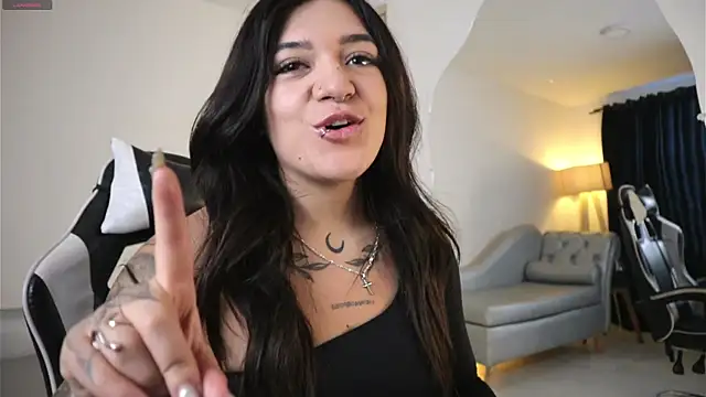 ashleyvalirya online show from March 27, 2026, 7:35 pm