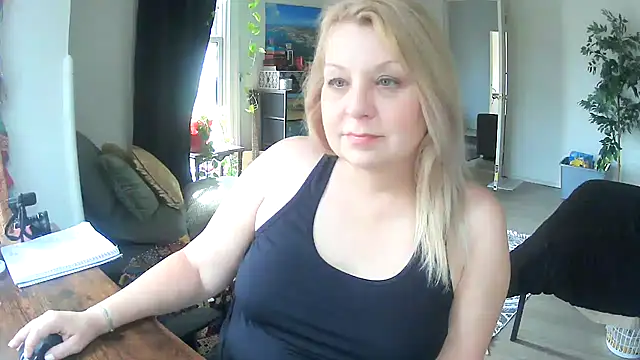 RubyGissing online show from October 18, 2025, 7:14 pm