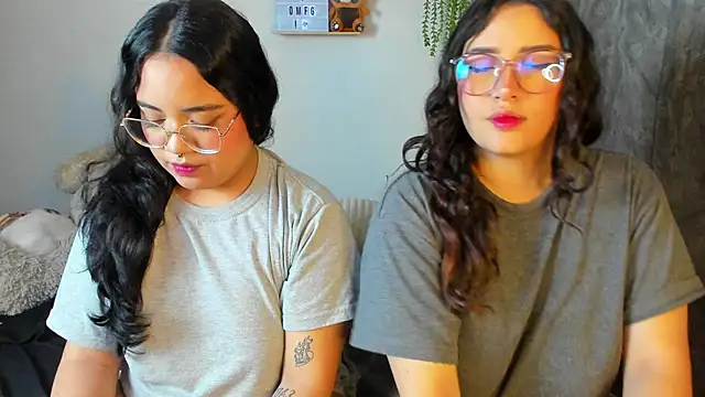 Snapshot of maddie-and-chelsea- chatting on January 6, 2026, 4:32 pm maddie-and-chelsea- online show from January 6, 2026, 4:32 pm