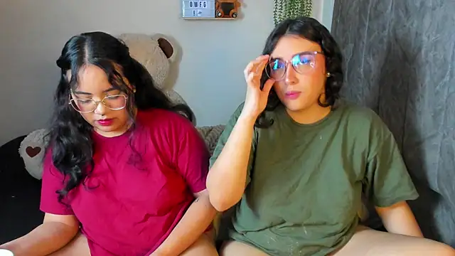 Snapshot of maddie-and-chelsea- chatting on January 7, 2026, 5:04 pm maddie-and-chelsea- online show from January 7, 2026, 5:04 pm