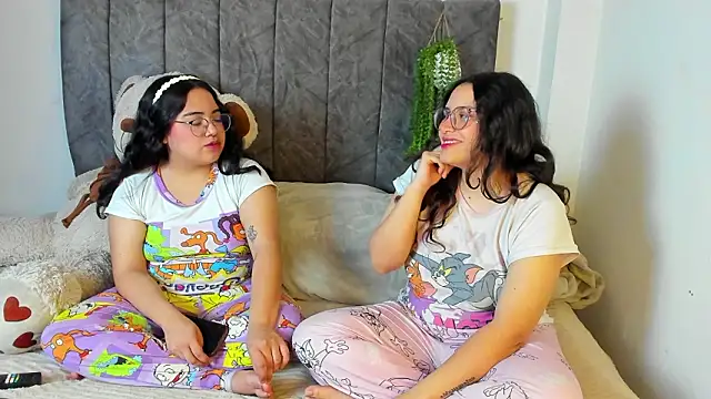 Snapshot of maddie-and-chelsea- chatting on February 12, 2026, 4:13 pm maddie-and-chelsea- online show from February 12, 2026, 4:13 pm