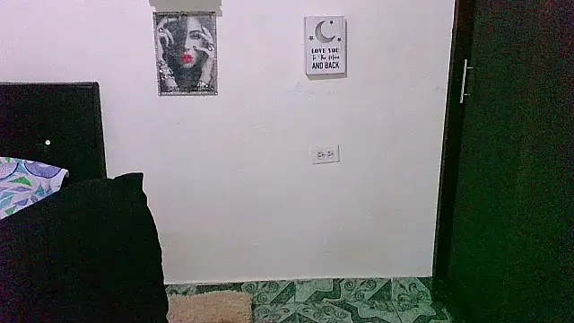 Snapshot of zaray_bella chatting on October 18, 2025, 9:48 pm zaray bella online show from October 18, 2025, 9:48 pm