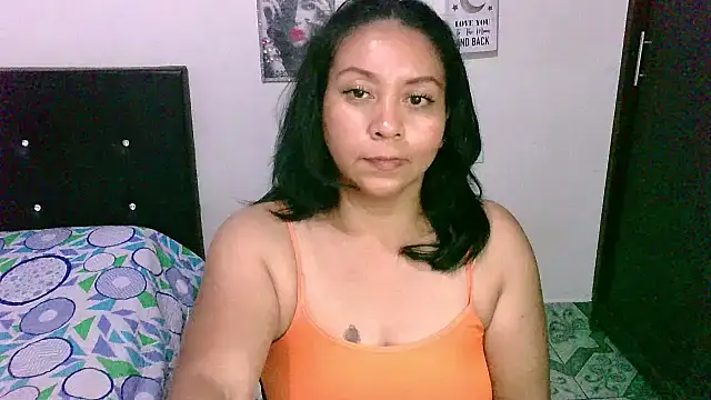 Snapshot of zaray_bella chatting on November 11, 2025, 10:54 pm zaray bella online show from November 11, 2025, 10:54 pm