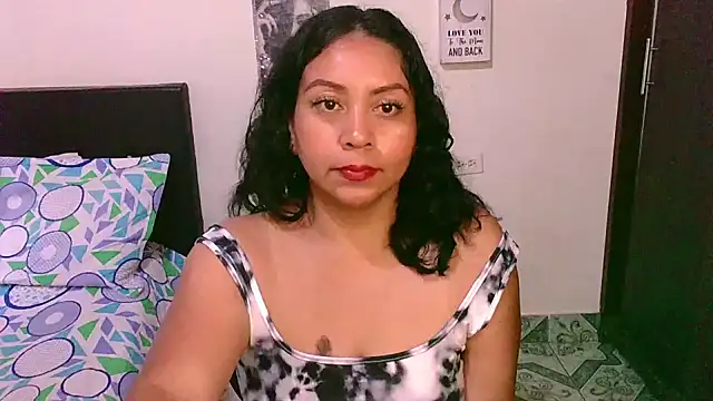 Snapshot of zaray_bella chatting on November 14, 2025, 9:46 pm zaray bella online show from November 14, 2025, 9:46 pm