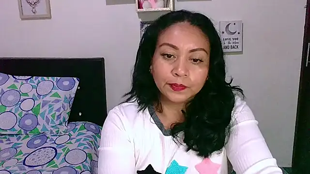 Snapshot of zaray_bella chatting on December 1, 2025, 10:37 pm zaray bella online show from December 1, 2025, 10:37 pm