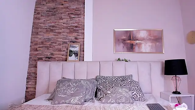 lyzzi smith01 online show from October 24, 2025, 8:05 pm