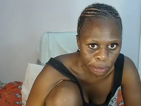 ZIPORA07 online show from February 3, 2025, 2:13 pm