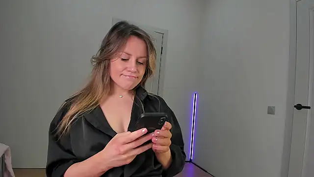 Snapshot of _cometoseeme_ chatting on February 1, 2026, 1:31 pm cometoseeme online show from February 1, 2026, 1:31 pm