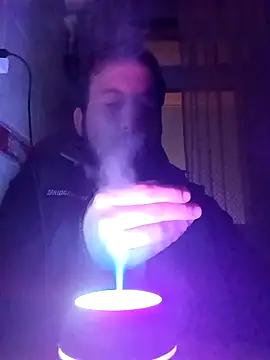 Snapshot of Karizmatikman chatting on March 5, 2026, 6:04 pm Karizmatikman online show from March 5, 2026, 6:04 pm