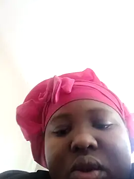 queenxdede online show from October 27, 2025, 1:04 pm