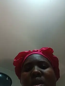 queenxdede online show from June 9, 2026, 5:57 pm