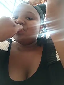 queenxdede online show from June 13, 2026, 12:36 pm