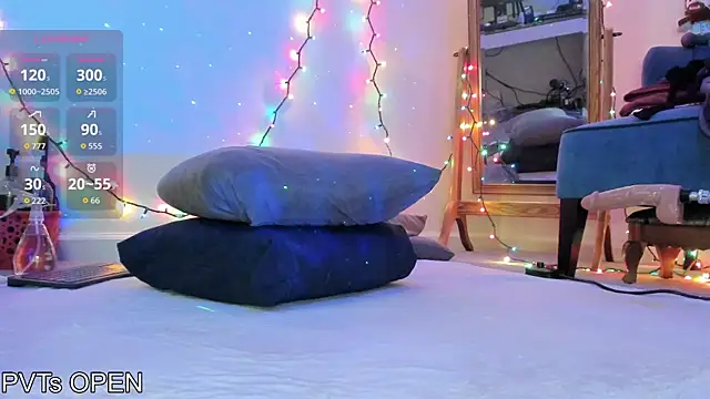 Peaches N Kreme online show from December 23, 2025, 3:48 am