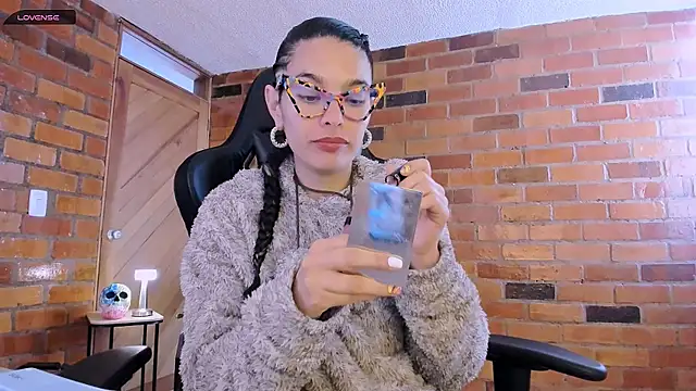 paulinabarnett- online show from January 11, 2025, 2:04 pm