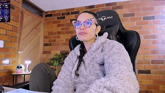 paulinabarnett- online show from January 11, 2025, 8:43 pm