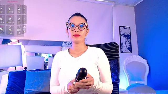 paulinabarnett- online show from March 3, 2025, 12:05 pm