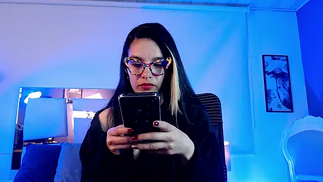 paulinabarnett- online show from March 13, 2025, 11:51 am