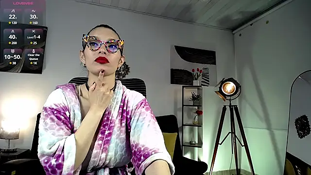 paulinabarnett- online show from March 22, 2025, 11:42 pm