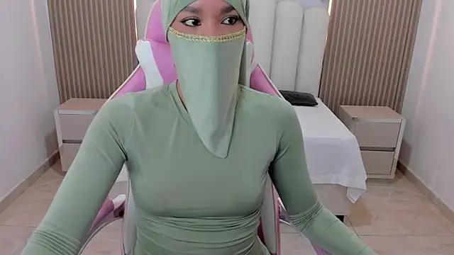 Snapshot of Hanaa_latif chatting on January 18, 2025, 3:27 pm Hanaa latif online show from January 18, 2025, 3:27 pm