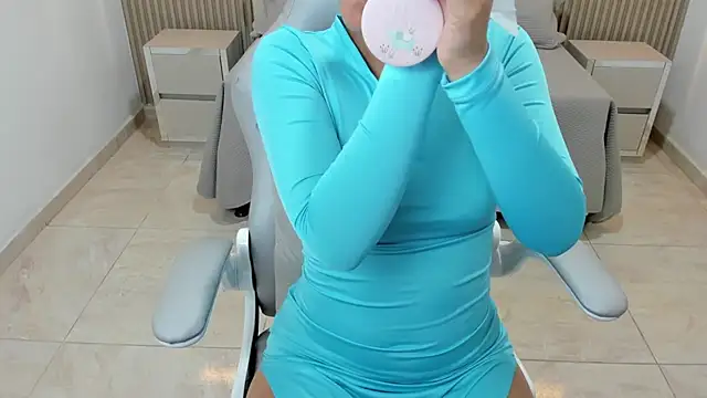 Snapshot of Hanaa_latif chatting on March 8, 2025, 12:30 pm Hanaa latif online show from March 8, 2025, 12:30 pm