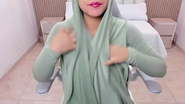 Snapshot of Hanaa_latif chatting on March 17, 2025, 12:04 pm Hanaa latif online show from March 17, 2025, 12:04 pm