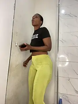 Snapshot of Cocowett chatting on December 18, 2025, 5:57 am Cocowett online show from December 18, 2025, 5:57 am