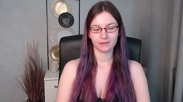 Snapshot of emmaxDelight chatting on December 4, 2024, 10:13 am emmaxDelight online show from December 4, 2024, 10:13 am