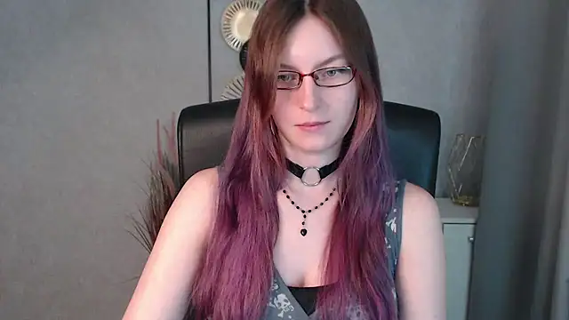 Snapshot of emmaxDelight chatting on December 18, 2024, 10:08 am emmaxDelight online show from December 18, 2024, 10:08 am