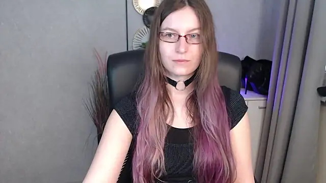 Snapshot of emmaxDelight chatting on October 3, 2025, 5:26 am emmaxDelight online show from October 3, 2025, 5:26 am