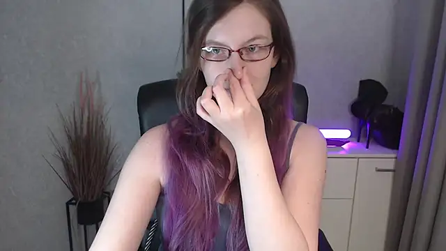 emmaxDelight online show from November 25, 2025, 6:35 am