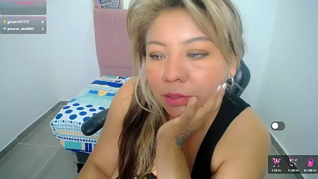 Snapshot of victoria_love89 chatting on March 23, 2025, 6:37 am victoria love89 online show from March 23, 2025, 6:37 am