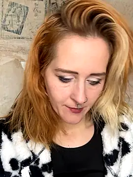 Snapshot of JoleneFuego chatting on November 5, 2025, 8:14 am JoleneFuego online show from November 5, 2025, 8:14 am