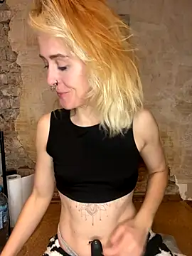 Snapshot of JoleneFuego chatting on November 5, 2025, 9:15 pm JoleneFuego online show from November 5, 2025, 9:15 pm