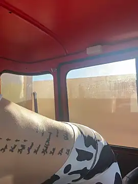 Snapshot of JoleneFuego chatting on November 6, 2025, 9:21 am JoleneFuego online show from November 6, 2025, 9:21 am