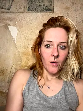 Snapshot of JoleneFuego chatting on November 22, 2025, 10:53 pm JoleneFuego online show from November 22, 2025, 10:53 pm