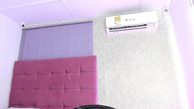 quianna  online show from March 21, 2025, 7:13 pm