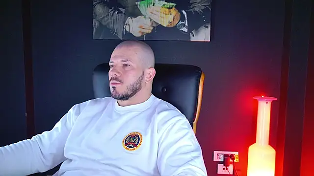 Snapshot of AngeloEric chatting on December 4, 2024, 5:16 am AngeloEric online show from December 4, 2024, 5:16 am