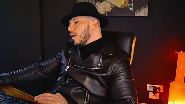 Snapshot of AngeloEric chatting on March 21, 2025, 1:34 pm AngeloEric online show from March 21, 2025, 1:34 pm