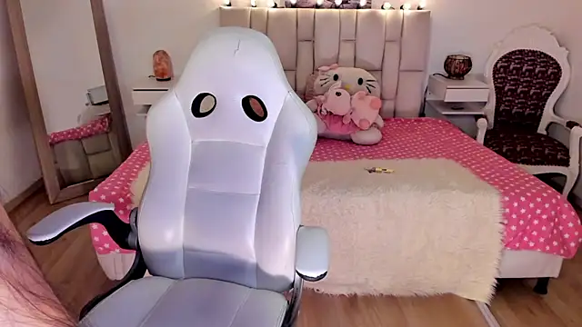 zoe turnner 18 online show from September 26, 2025, 1:26 pm