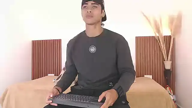 zander 2120 online show from December 11, 2024, 1:49 pm