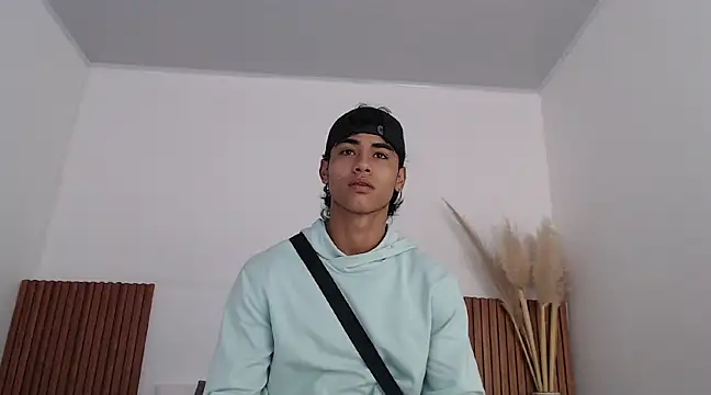 zander 2120 online show from January 5, 2025, 1:04 pm