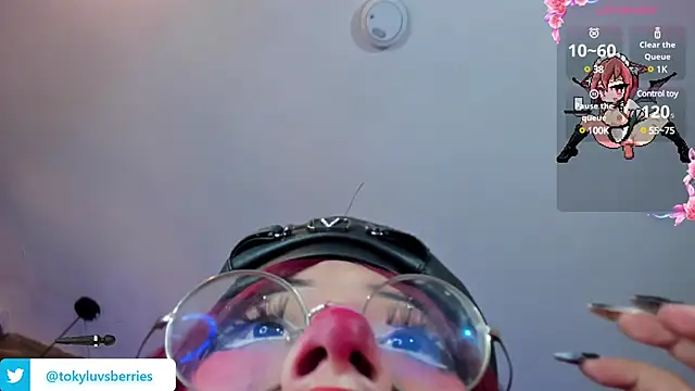 Snapshot of toky_doll chatting on December 10, 2024, 11:08 pm toky doll online show from December 10, 2024, 11:08 pm