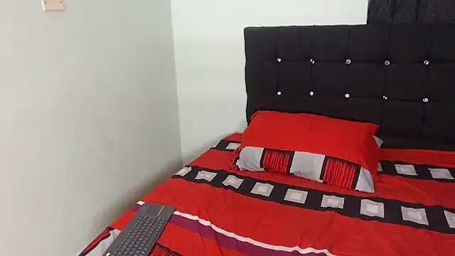 Snapshot of caroline_steven05 chatting on November 4, 2025, 5:17 am caroline steven05 online show from November 4, 2025, 5:17 am