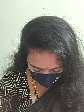 neelu-hoty online show from December 5, 2025, 2:25 pm