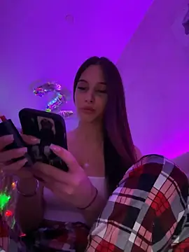 Snapshot of EricaWalls chatting on December 6, 2024, 10:19 pm EricaWalls online show from December 6, 2024, 10:19 pm