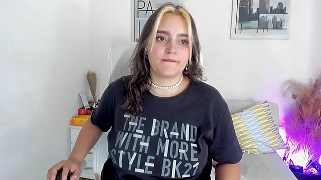 katy giil online show from March 17, 2025, 8:51 pm